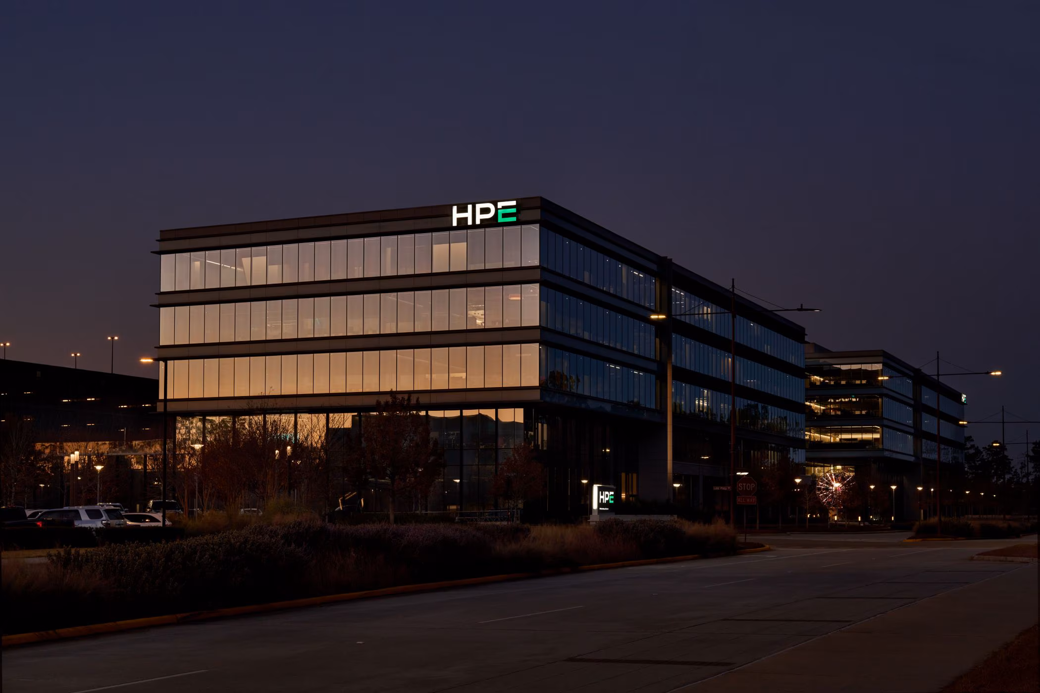 HPE_Houston_Campus_streetview_evening2100